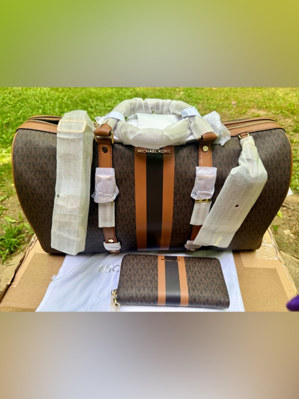 Michael Kors Brown & Black Stripe Bedford XLTravel Duffle & Matching wristlet - Picture 9 of 16